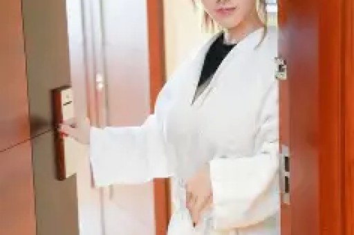 网红绵绸裤爆火致多人‘社死’！2026年春夏季穿搭翻车事件引全网热议